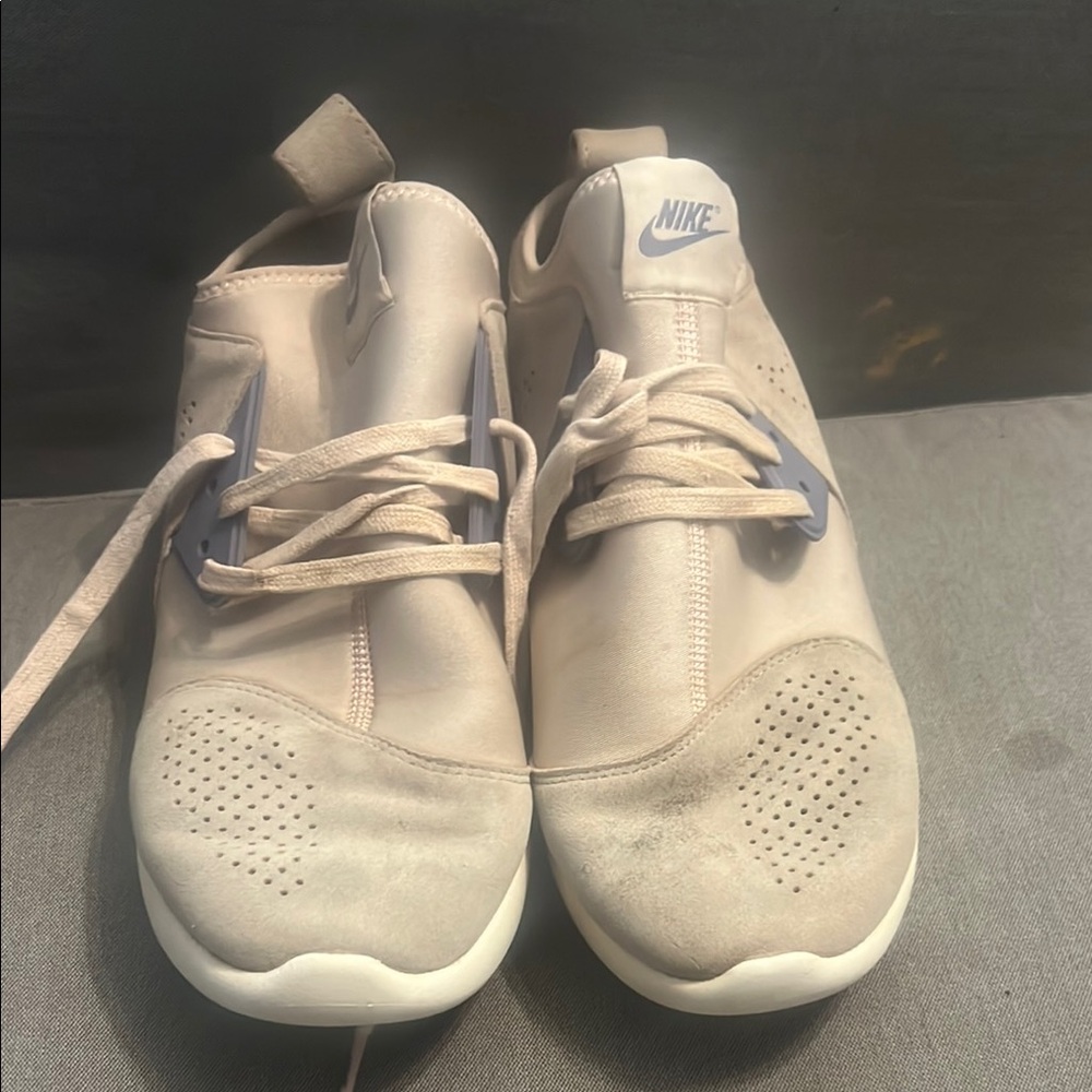 Nike Beige Sneakers